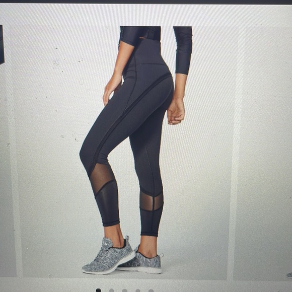 lululemon athletica Pants - Lululemon Fresh In Mesh Tight (25”), Black, Sz 6